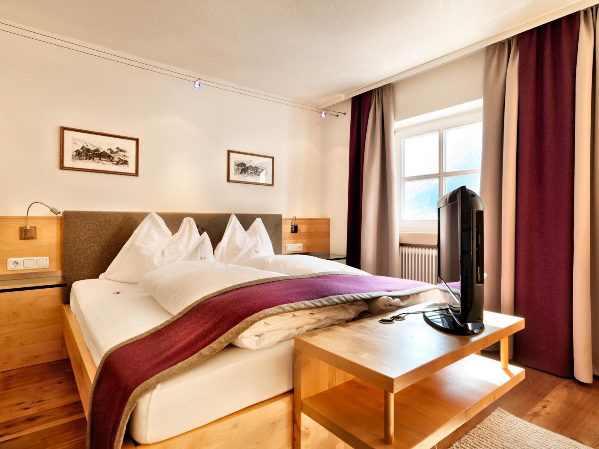 Hotel Goldener Adler - Im Sommer Silvretta Card Premium Inkludiert ايشجل المظهر الخارجي الصورة