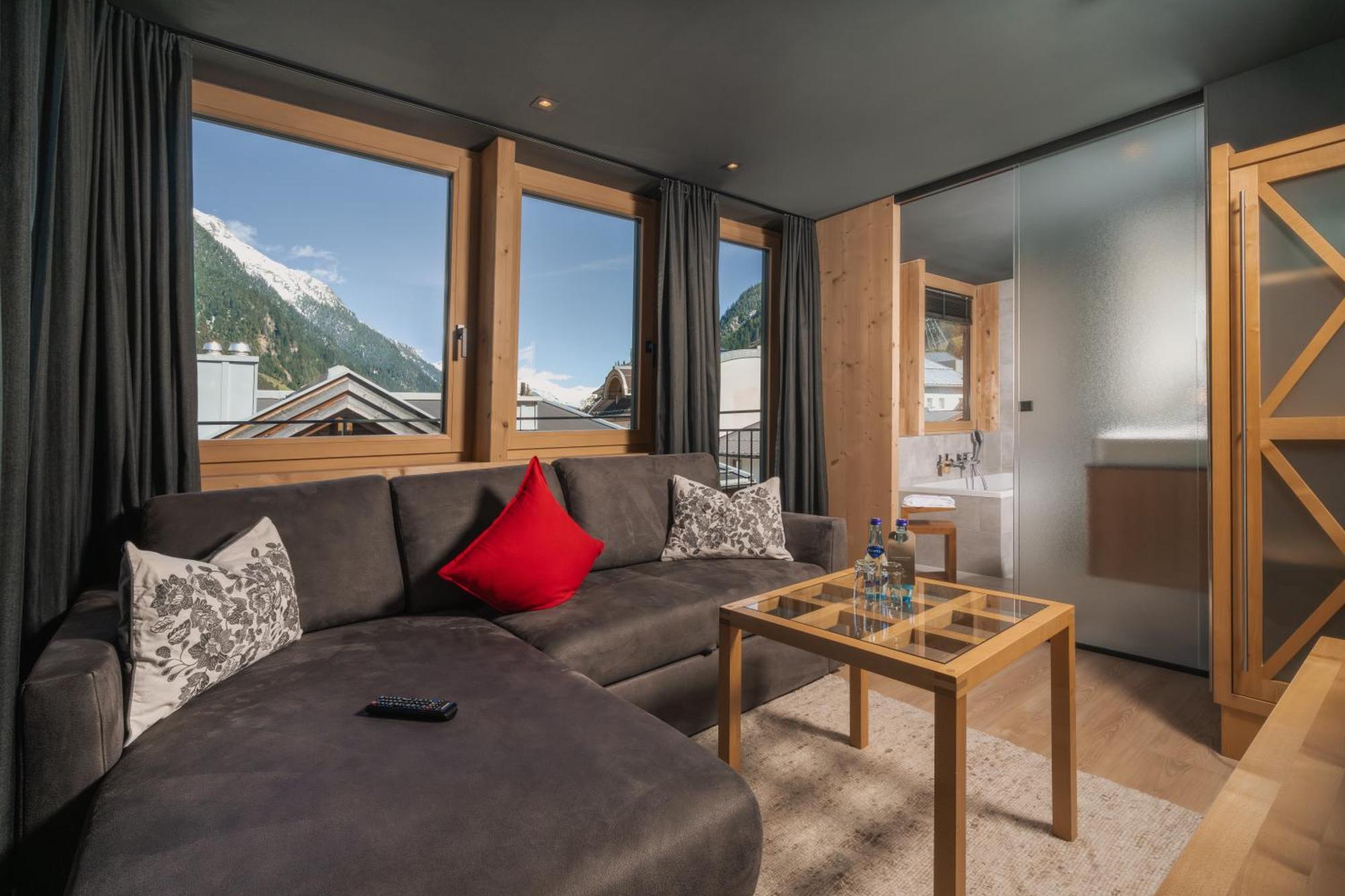 Hotel Goldener Adler - Im Sommer Silvretta Card Premium Inkludiert ايشجل المظهر الخارجي الصورة
